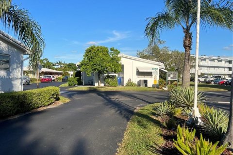 Villa ou maison à vendre à Hollywood, Floride: 2 chambres, 102.01 m2 № 785051 - photo 24