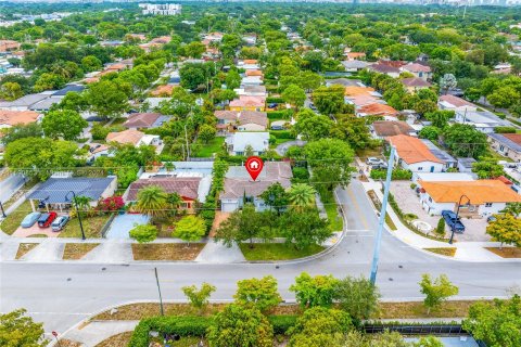 Casa en venta en West Miami, Florida, 4 dormitorios, 207.45 m2 № 1181248 - foto 2