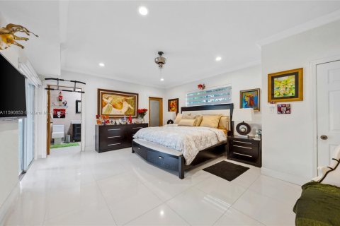 Casa en venta en West Miami, Florida, 4 dormitorios, 207.45 m2 № 1181248 - foto 7