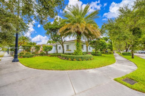 House in West Miami, Florida 4 bedrooms, 207.45 sq.m. № 1181248 - photo 5