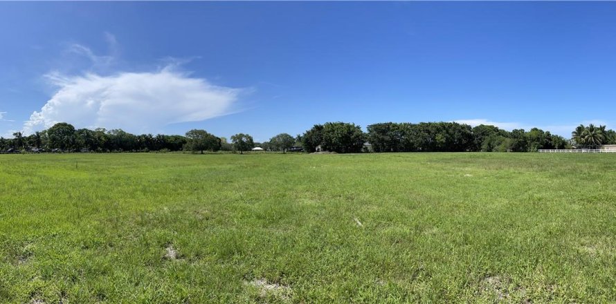 Land in Southwest Ranches, Florida № 912985