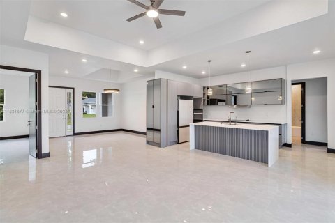 Villa ou maison à vendre à Palm Bay, Floride: 4 chambres, 171.87 m2 № 1292471 - photo 4