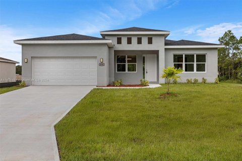 House in Palm Bay, Florida 4 bedrooms, 171.87 sq.m. № 1292471 - photo 1