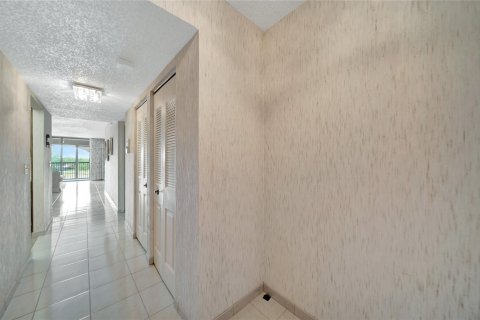 Condo in Lauderhill, Florida, 2 bedrooms  № 1172483 - photo 30