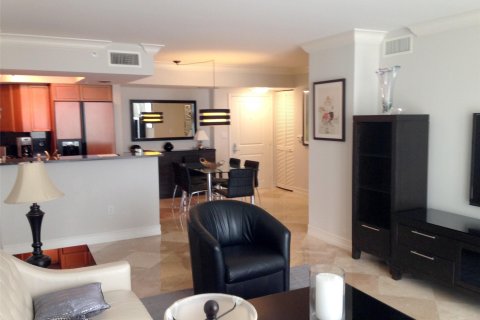 Apartment in Boca Raton, Florida 3 bedrooms, 139.35 sq.m. № 1139349 - photo 9