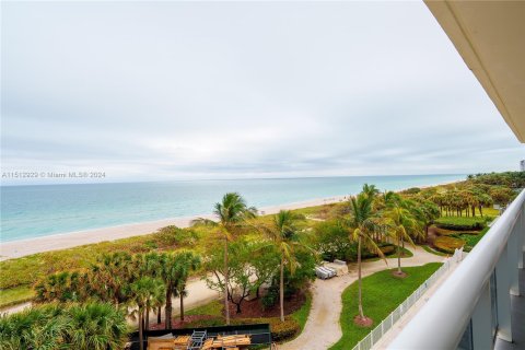 Copropriété à vendre à Surfside, Floride: 3 chambres, 255.48 m2 № 944832 - photo 15