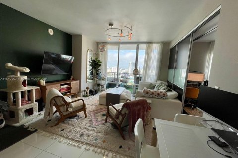 Condominio en venta en Miami, Florida, 1 dormitorio, 67.08 m2 № 944885 - foto 2