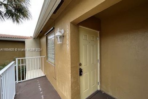 Copropriété à vendre à Coral Springs, Floride: 1 chambre, 70.98 m2 № 1352024 - photo 12