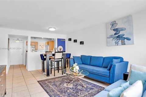 Condo in Miami Beach, Florida, 1 bedroom  № 1352023 - photo 14