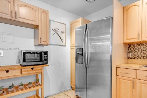 Condo in Miami Beach, Florida, 1 bedroom  № 1352023 - photo 7