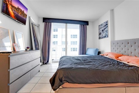 Condo in Miami Beach, Florida, 1 bedroom  № 1352023 - photo 19