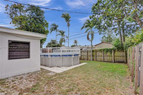 House in North Miami Beach, Florida 4 bedrooms № 1351973 - photo 24