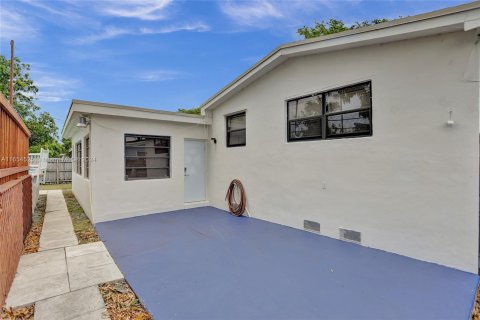 House in North Miami Beach, Florida 4 bedrooms № 1351973 - photo 23