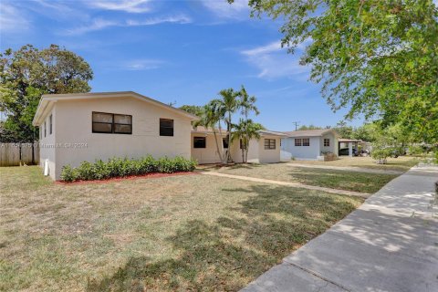 House in North Miami Beach, Florida 4 bedrooms № 1351973 - photo 21