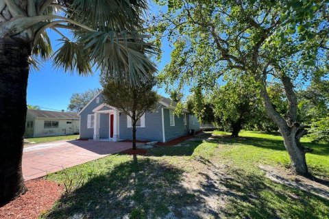 Villa ou maison à vendre à Moore Haven, Floride: 5 chambres, 153.66 m2 № 1249572 - photo 3