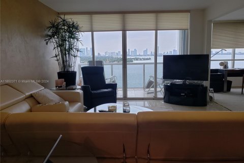 Condominio en alquiler en Miami Beach, Florida, 2 dormitorios, 104.05 m2 № 1345872 - foto 3