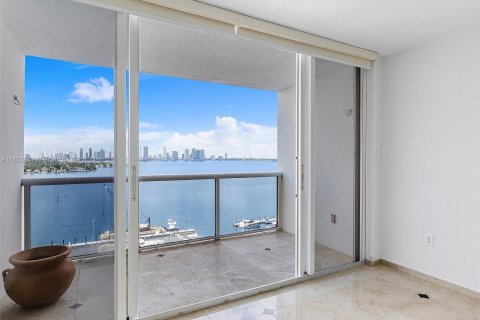 Condo in Miami Beach, Florida, 2 bedrooms  № 1345872 - photo 23