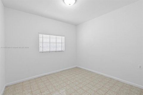 House in Miami, Florida 4 bedrooms, 156.45 sq.m. № 1345870 - photo 21