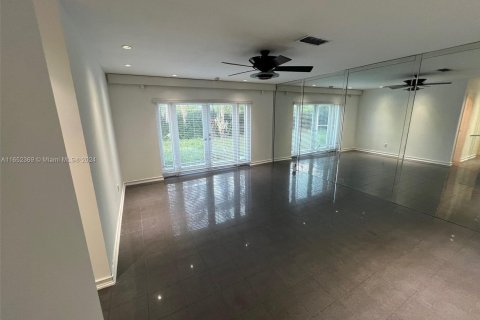 Villa ou maison à louer à Miami, Floride: 3 chambres, 188.31 m2 № 1345871 - photo 14