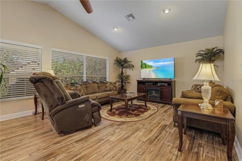 Villa ou maison à vendre à Cape Coral, Floride: 4 chambres, 230.86 m2 № 577746 - photo 9
