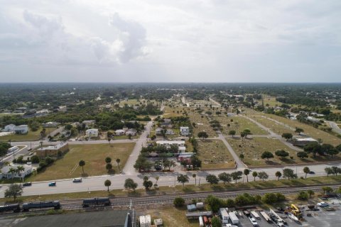 Propiedad comercial en alquiler en Fort Pierce, Florida № 1099931 - foto 11