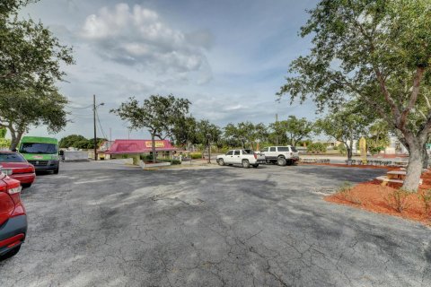 Propiedad comercial en alquiler en Fort Pierce, Florida № 1099931 - foto 21