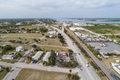 Immobilier commercial à louer à Fort Pierce, Floride № 1099931 - photo 9