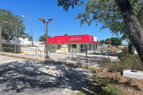 Commercial property in Fort Pierce, Florida № 1099931 - photo 1