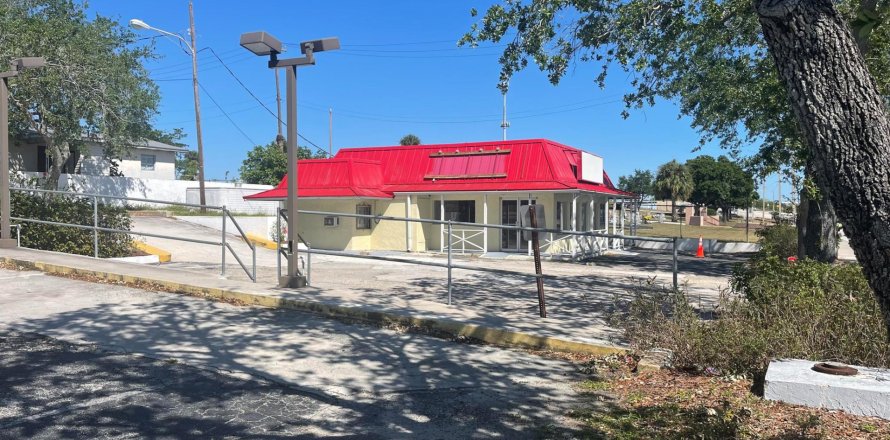 Immobilier commercial à Fort Pierce, Floride № 1099931