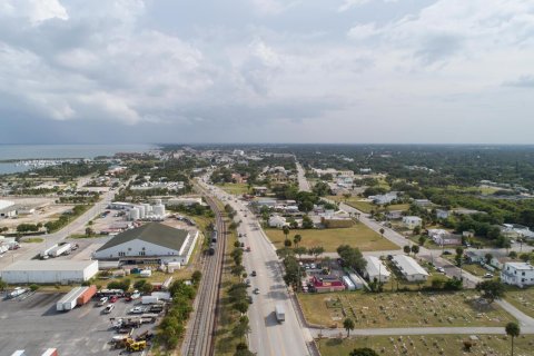 Immobilier commercial à louer à Fort Pierce, Floride № 1099931 - photo 12