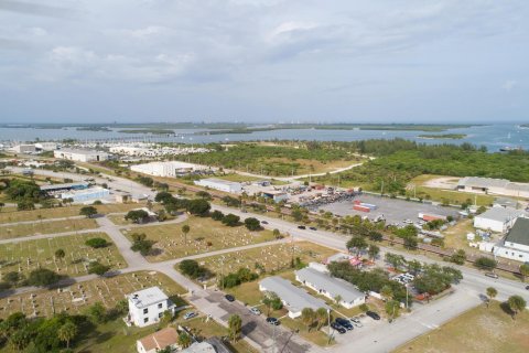 Immobilier commercial à louer à Fort Pierce, Floride № 1099931 - photo 15