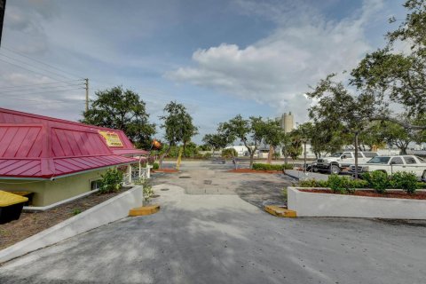 Propiedad comercial en alquiler en Fort Pierce, Florida № 1099931 - foto 24