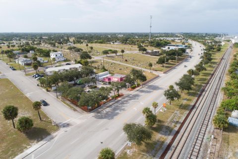 Immobilier commercial à louer à Fort Pierce, Floride № 1099931 - photo 18