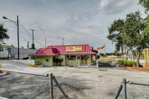 Immobilier commercial à louer à Fort Pierce, Floride № 1099931 - photo 4