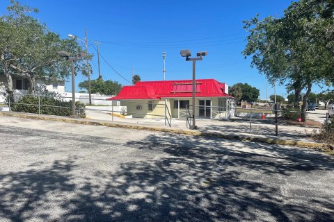 Commercial property in Fort Pierce, Florida № 1099931 - photo 2