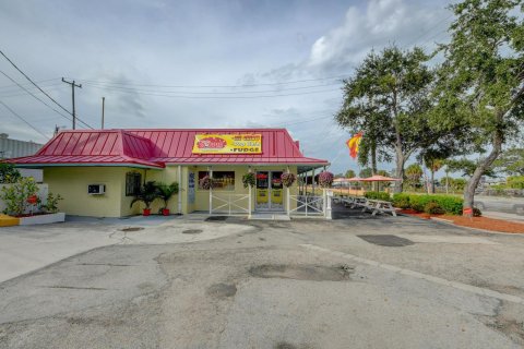 Propiedad comercial en alquiler en Fort Pierce, Florida № 1099931 - foto 23