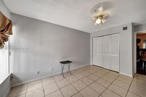 Touwnhouse à vendre à Lauderhill, Floride: 3 chambres, 195.09 m2 № 1280873 - photo 19