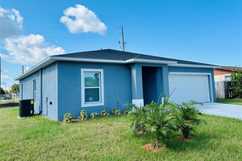 House in Port Richey, Florida 3 bedrooms, 118.91 sq.m. № 1335104 - photo 3