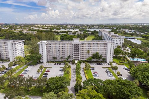 Copropriété à vendre à Pompano Beach, Floride: 3 chambres, 129.13 m2 № 1355279 - photo 1