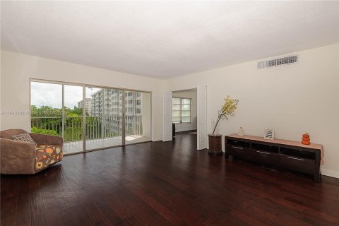 Copropriété à vendre à Pompano Beach, Floride: 3 chambres, 129.13 m2 № 1355279 - photo 4