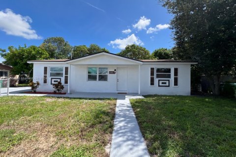 Villa ou maison à vendre à Miami Gardens, Floride: 4 chambres, 132.11 m2 № 1355325 - photo 1