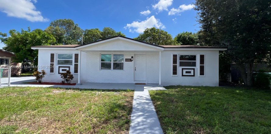 Villa ou maison à Miami Gardens, Floride 4 chambres, 132.11 m2 № 1355325