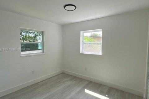 Casa en venta en Miami Gardens, Florida, 4 dormitorios, 132.11 m2 № 1355325 - foto 9