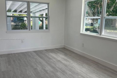 Villa ou maison à vendre à Miami Gardens, Floride: 4 chambres, 132.11 m2 № 1355325 - photo 8