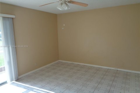 Condo in Pembroke Pines, Florida, 1 bedroom  № 1168426 - photo 26