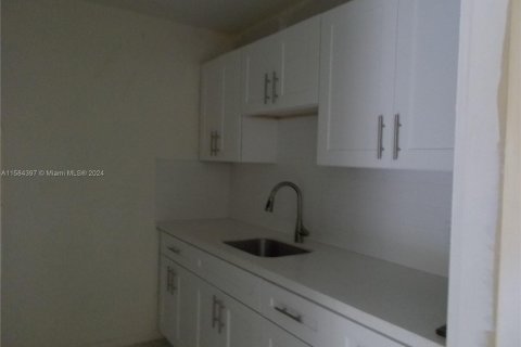 Condominio en venta en Pembroke Pines, Florida, 1 dormitorio, 75.34 m2 № 1168426 - foto 7