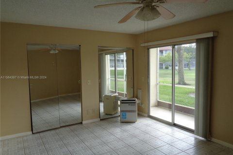 Condo in Pembroke Pines, Florida, 1 bedroom  № 1168426 - photo 30