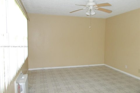 Condominio en venta en Pembroke Pines, Florida, 1 dormitorio, 75.34 m2 № 1168426 - foto 17