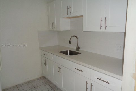 Condominio en venta en Pembroke Pines, Florida, 1 dormitorio, 75.34 m2 № 1168426 - foto 21