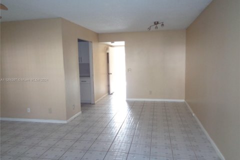 Condominio en venta en Pembroke Pines, Florida, 1 dormitorio, 75.34 m2 № 1168426 - foto 15